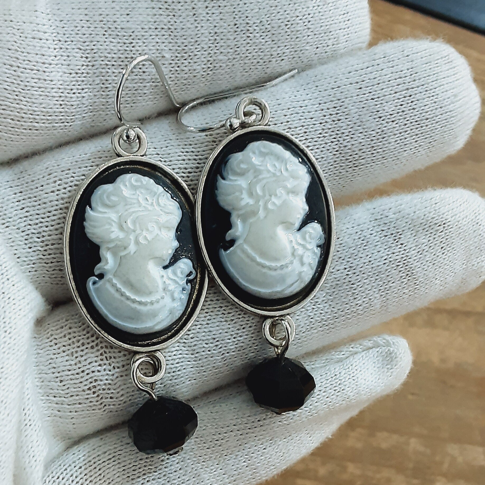 Boucles d'oreilles Camées Noir en Résine & Argent