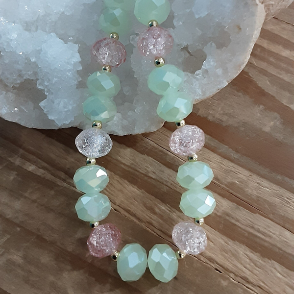 Collier en perles de verre à facettes "Nymphéa"