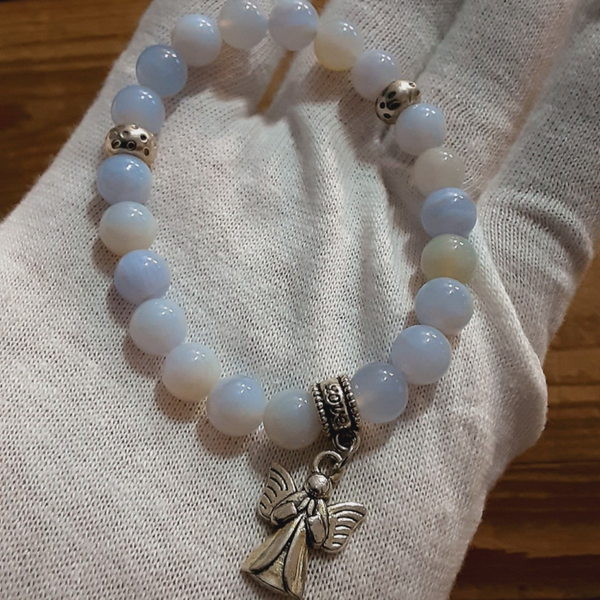 Bracelet Calcédoine bleue & breloque Ange