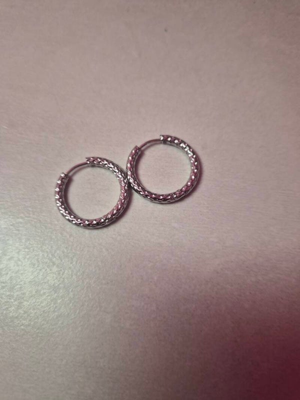 Créoles argenté martelé 17mm