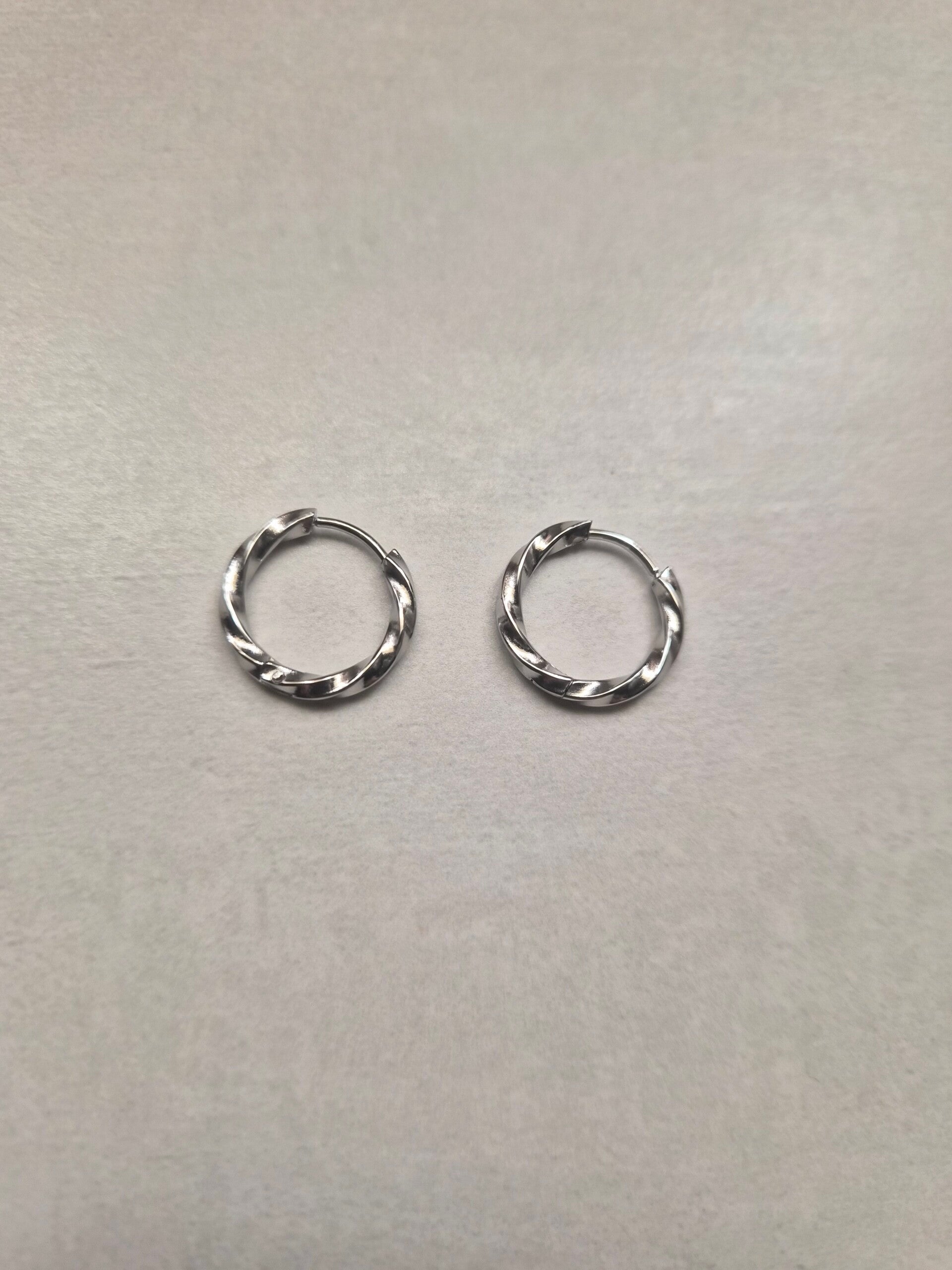 Créoles motif twist argent acier inoxydable 12mm