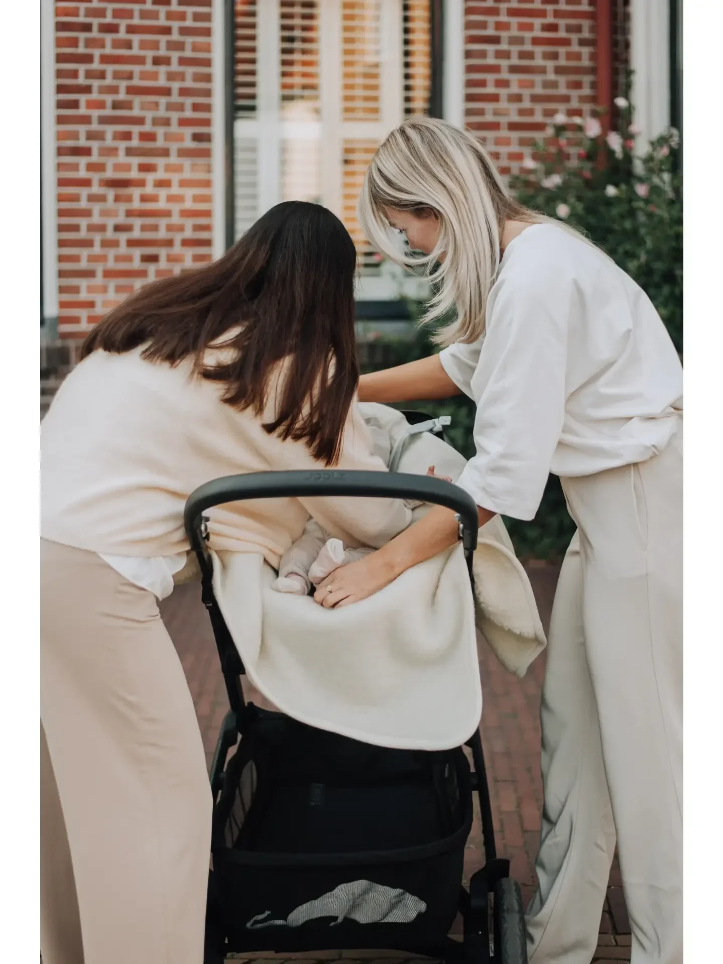 Wikkeldeken met maxi-cosi openingen - Kico Label