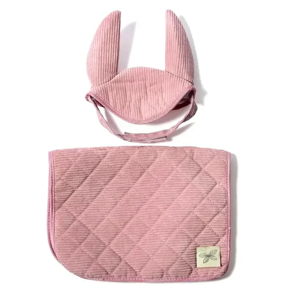 Zadeldekje en mutsje stokpaardjes roze corduroy - By Astrup