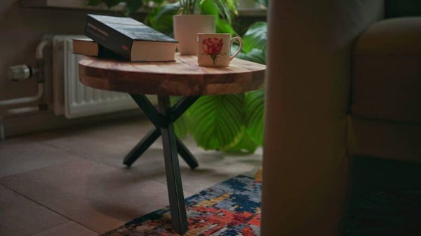 Ovale walnoot bijzettafel