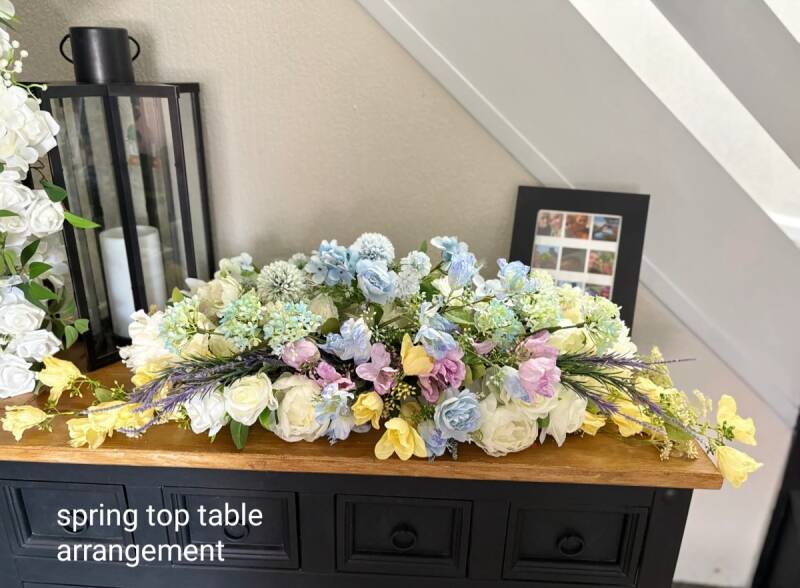 Spring top table arrangement