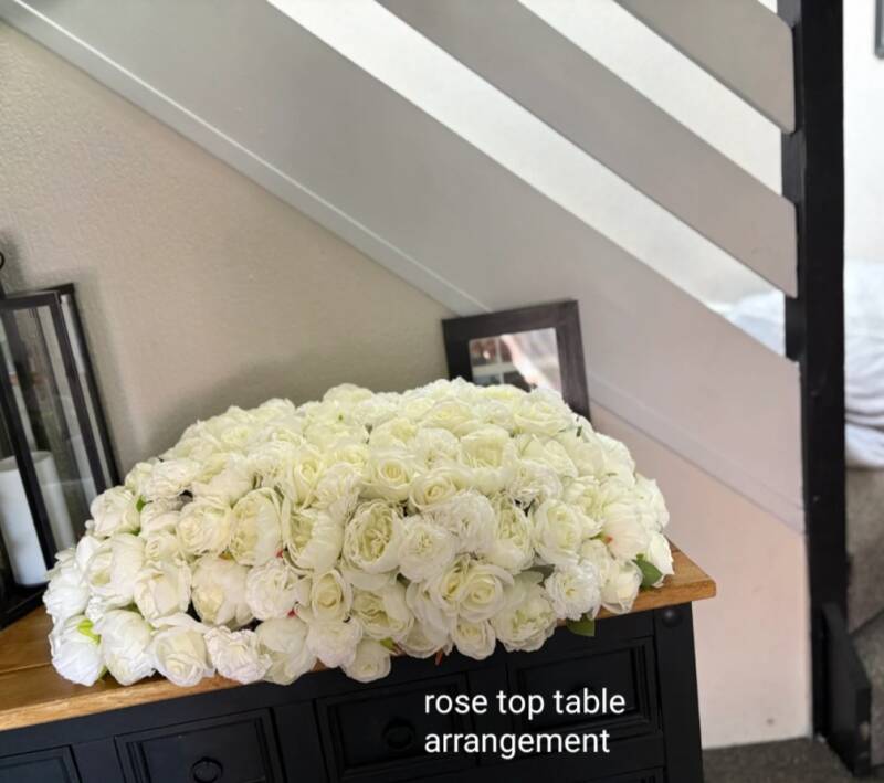 Rose top table arrangement