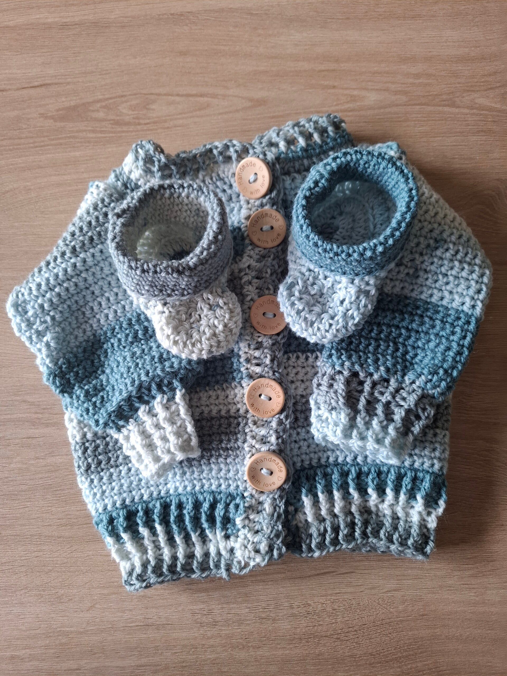 Baby vestje en slofjes