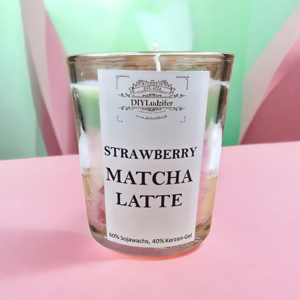 Strawberry Matcha Latte Kerze im Glas – handgegossen