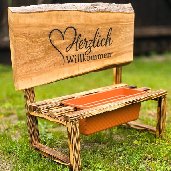 Blumenbank mit Gravur – Herzlich Willkommen