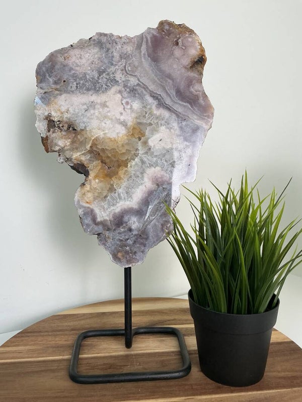 Roze Amethist Slab op standaard