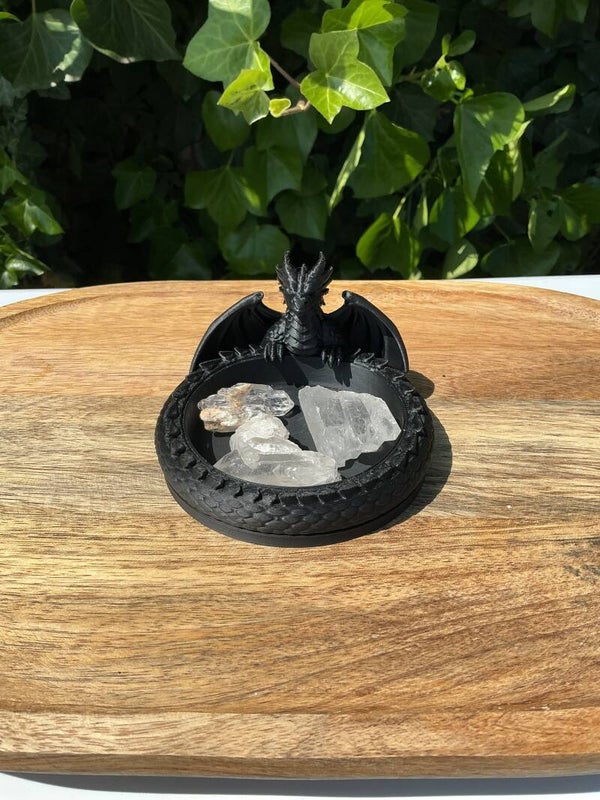 🖤🐉✨ Zwarte Draak met Bergkristal