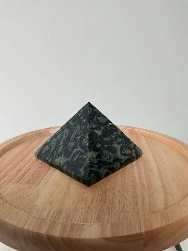 🖤💚🔺 Kambaba Jaspis – Piramide