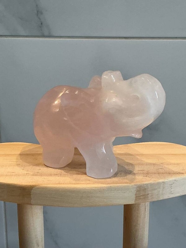 🌸🐘✨ Rozenkwarts – Olifant Carving
