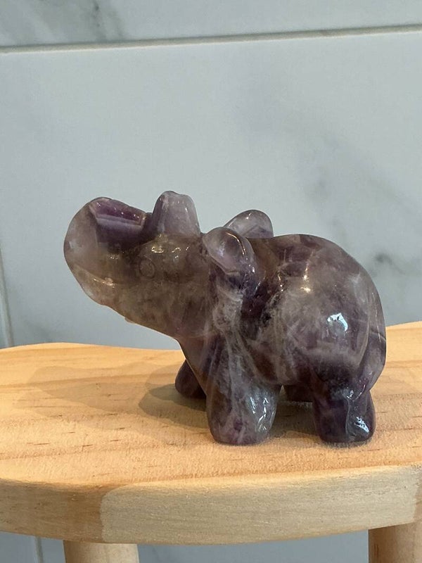 💜🤍🐘✨ Chevron Amethist – Olifant Carving #7