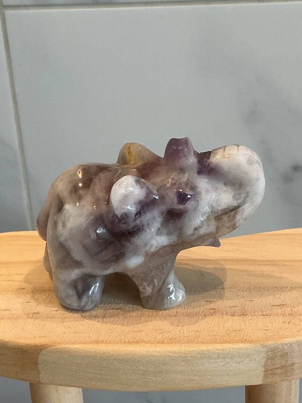 💜🤍🐘✨ Chevron Amethist – Olifant Carving #8