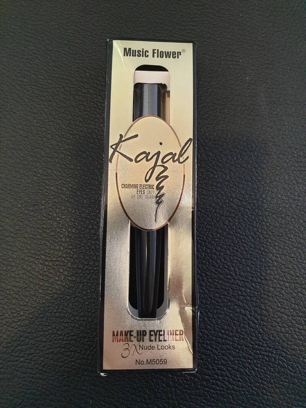 Magnifique crayon Kajal noir longue tenue.