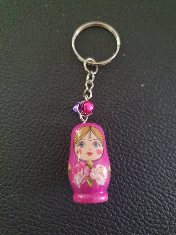 Porte-clés "Poupée russe" rose boules rose et violette