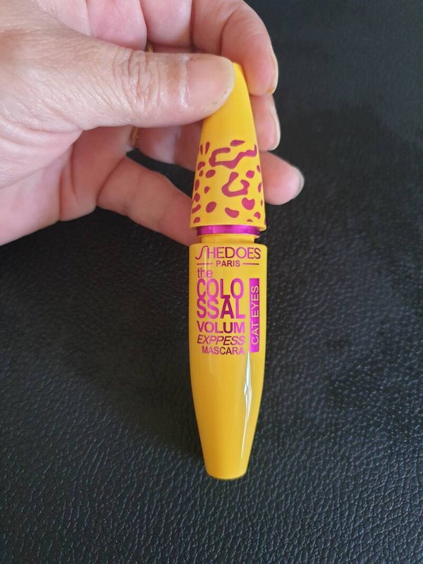 Mascara longue durée et de très bonne qualité