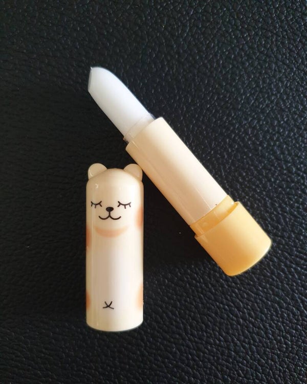 Baume à lèvres jaune clair