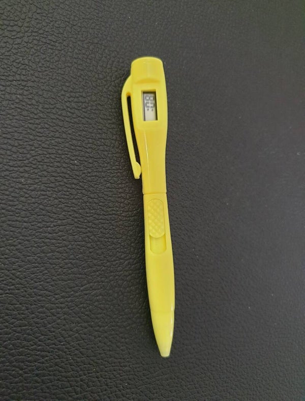 Stylo avec montre intégrée jaune