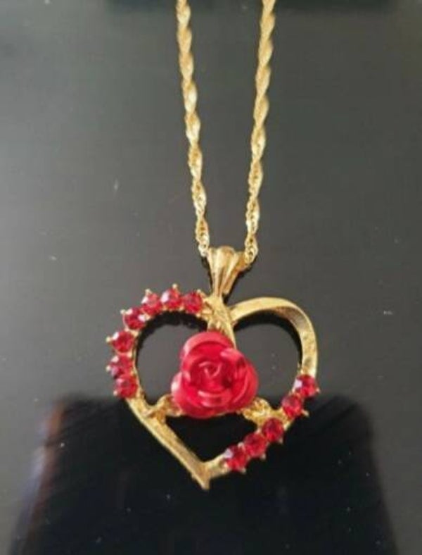 Magnifique collier coeur et fleur