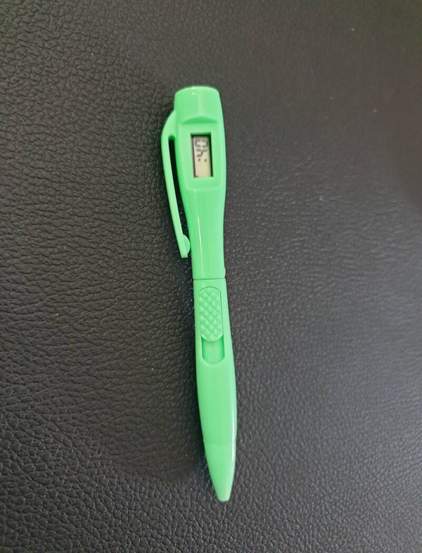 Stylo avec montre intégrée vert5