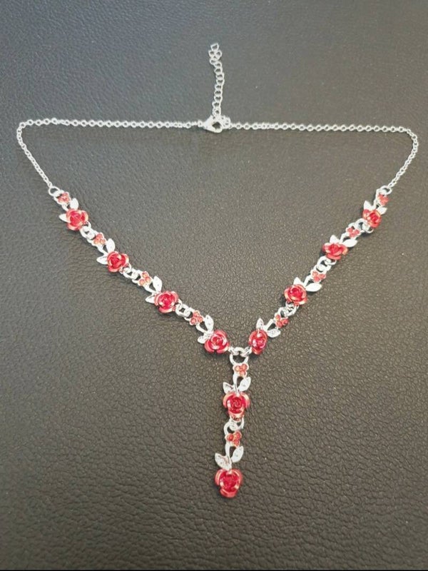 Magnifique collier roses rouges