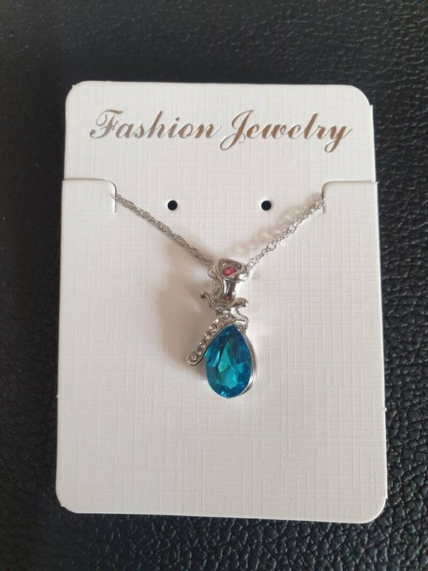 Collier argenté rose et poire bleue