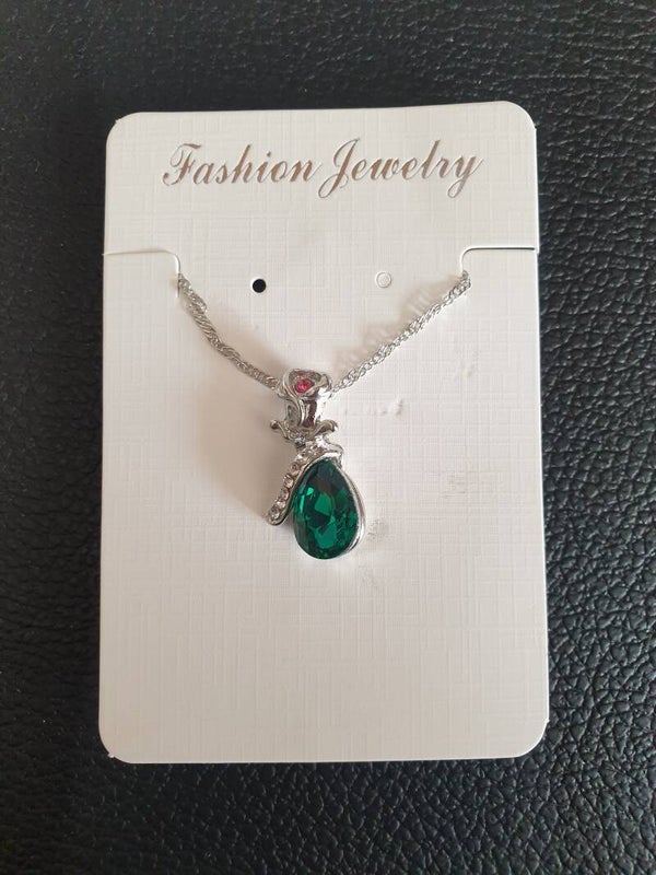 Collier argenté rose et poire verte