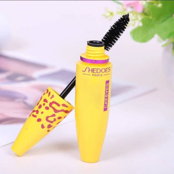 Mascara noir jaune tâcheté