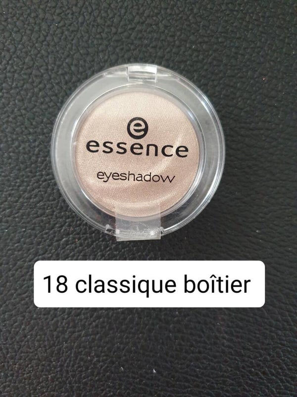 Fard à paupières Essence 18 boîtier