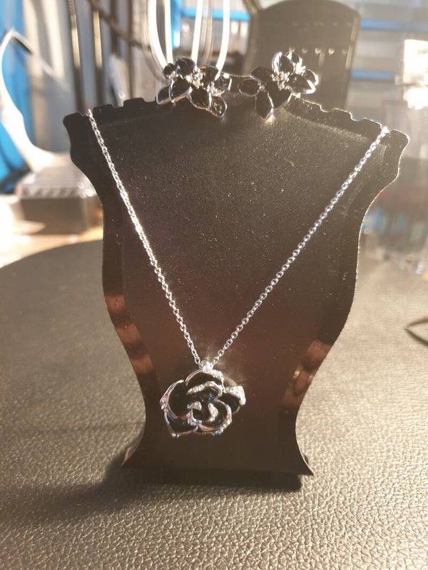 Parure "Rose Noire" collier et boucles d'oreilles