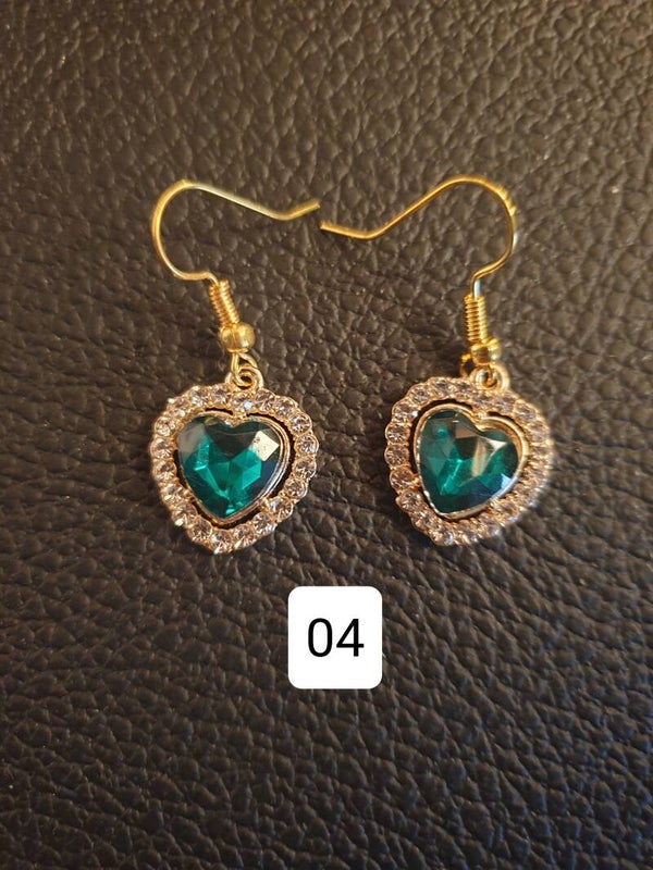 4. Boucles d'oreilles coeur Vert foncé