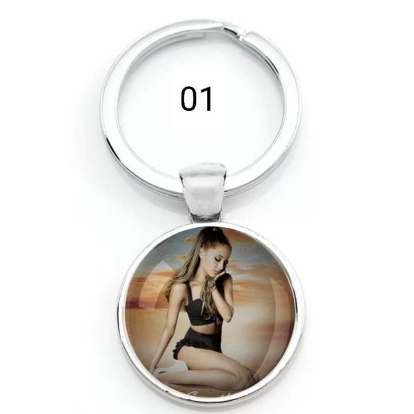 Porte-clés "Ariana Grande" 01