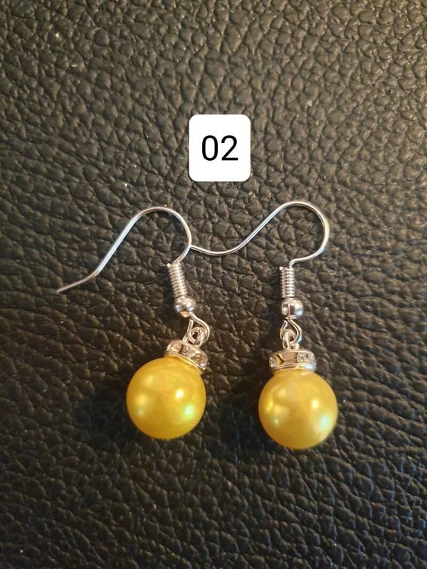 02. Boucles d'oreilles Noël jaune