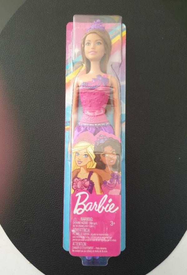 Poupée Barbie brune