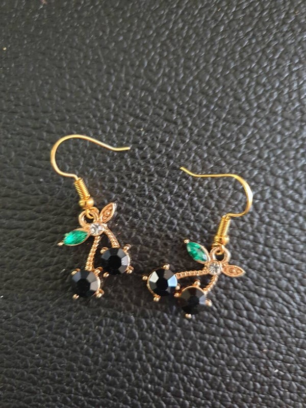 Boucles d'oreilles fantaisie "Cerises" noires