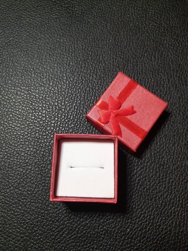 Boite cadeau 4x4 cm pour bague rouge