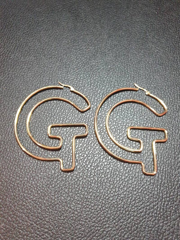 Grosses boucles d'oreilles fantaisie "G"