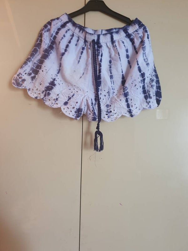 Short dentelle