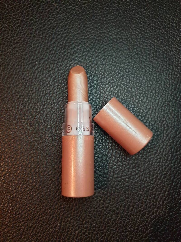 Rouge à lèvres Essence marron introuvable