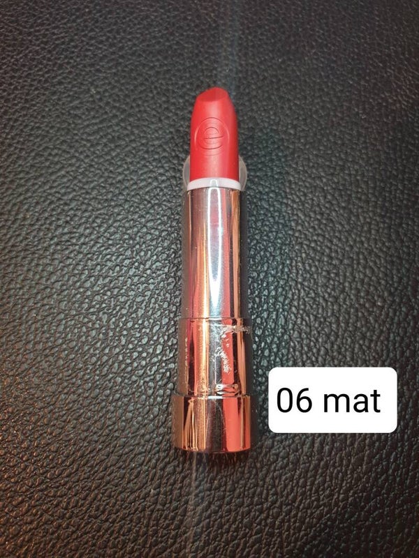 Rouge à lèvres Essence mat 06