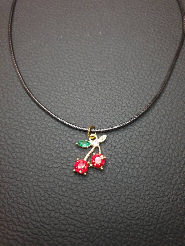Collier fantaisie "Cerises" rouge cordon noir