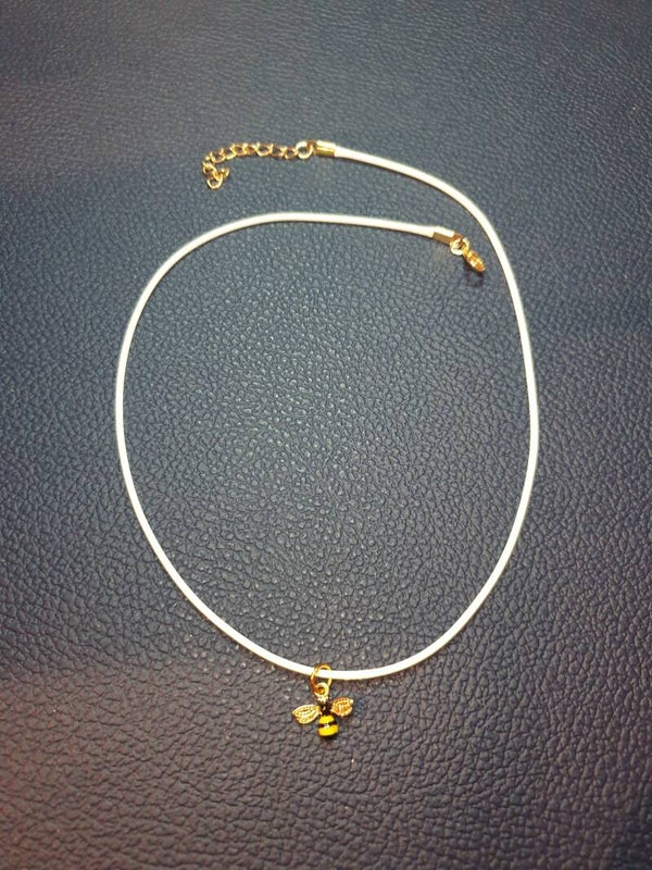 Collier fantaisie "Abeilles" cordon blanc