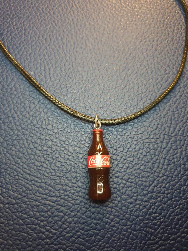 Collier fantaisie "Coca-Cola" cordon noir