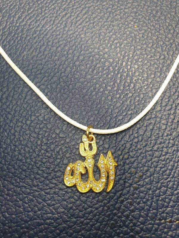 Collier fantaisie "Allah" cordon blanc