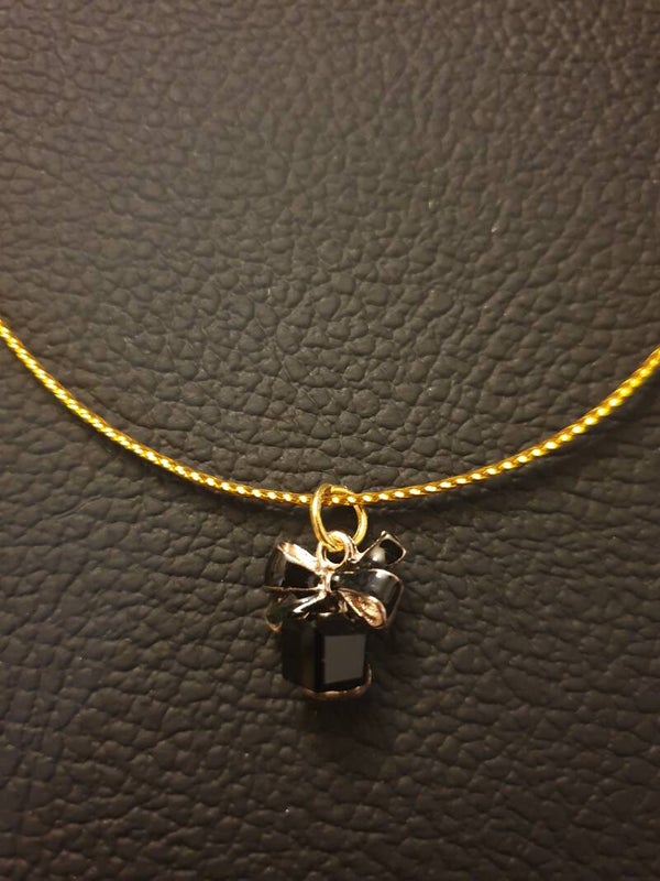 Collier " Cadeau" noir cordon doré