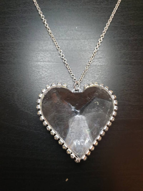Collier fantaisie "Gros coeur transparent"