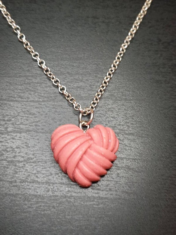 Collier fantaisie "Cœur tressé" rouge