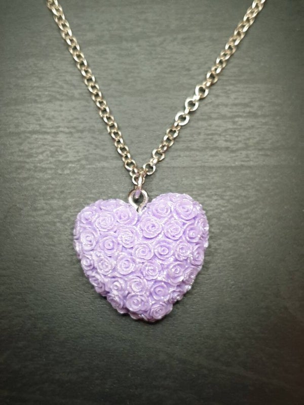 Collier fantaisie "Cœur fleurs" violet